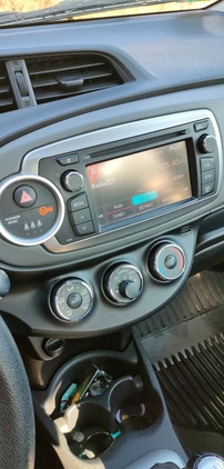 Toyota Yaris cena 35000 przebieg: 103000, rok produkcji 2013 z Pińczów małe 232